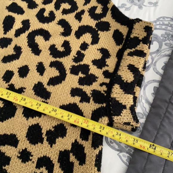 NWOT Leopard knit sweater / cape with clasp. One size fits most. - Picture 8 of 12
